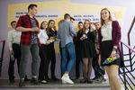 Школьники перед началом ЕГЭ по математике в лицее №200 в Новосибирске