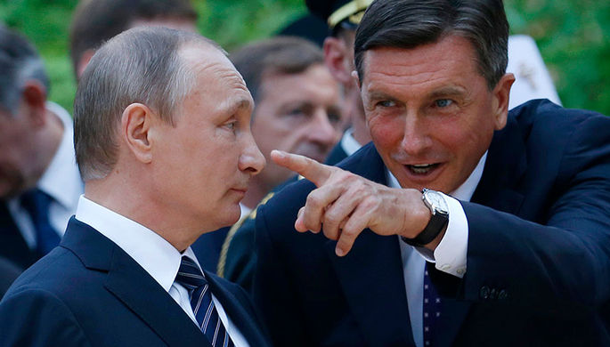 Президенты России и Словении Владимир Путин и Борут Пахор во время мемориальной церемонии в честь...