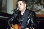 Солист группы «Любэ» Николай Расторгуев во время выступления, 2003 год