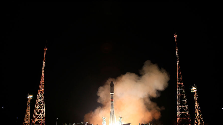 Россия запустила ракету Союз-2.1б с военным спутником на борту
