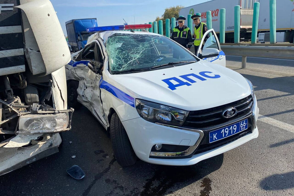 Патрульный автомобиль попал в ДТП во время погони за пьяным нарушителем -  Газета.Ru | Новости