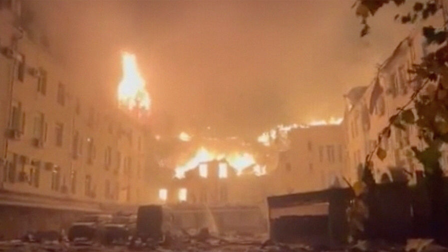 РИА Новости: в жилом доме в центре Донецка после удара ВСУ загорелась квартира