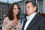 Любовь Полищук и Николай Караченцов после церемонии награждения премией «Хрустальная Турандот» во дворце «Кусково», 2004 год