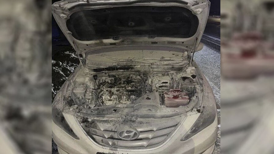 Видео: автомобиль вспыхнул на трассе Кавказ на глазах у гаишников