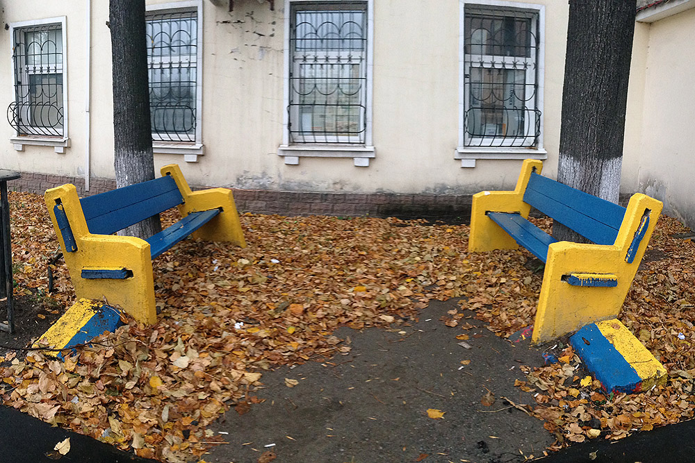 Скамейки в Наставническом переулке