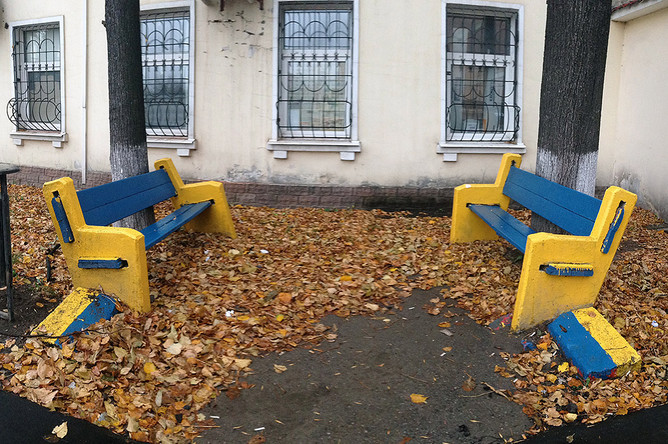 Скамейки в Наставническом переулке