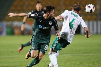 Форвард «Краснодара» Федор Смолов в матче с «Томью»