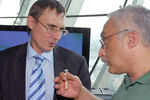 Владимир Долгов и Александр Друзь во время пресс-конференции, посвященной запуску компанией новых мобильных сервисов, 2007 год