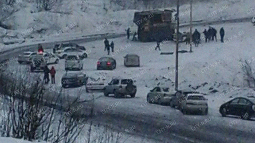 Последствия столкновения легковой машины с&nbsp;самосвалом &laquo;БелАЗ&raquo; в&nbsp;Кемеровской области, 20 февраля 2018 года
