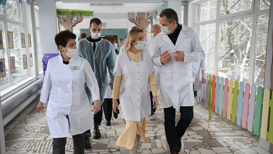 Львова-Белова навестила детей в НИИ неотложной детской хирургии и травматологии