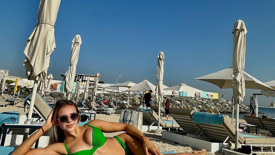 Российская гимнастка попала в объектив камеры на пляже в Дубае