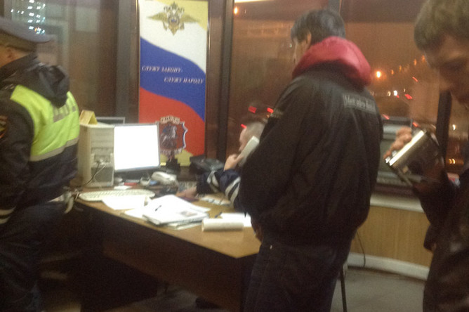 Водитель автобуса в Махачкалу, на котором везли Олега Мельникова, на посту ДПС