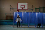 Участок для голосования на референдуме о статусе самопровозглашенной Донецкой народной республики в Славянске