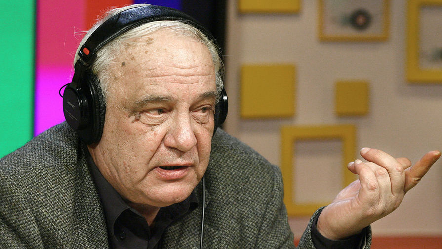 Советский диссидент и писатель Владимир Буковский во время выступления в&nbsp;прямом эфире на&nbsp;радиостанции «Эхо Москвы», 2007 год 