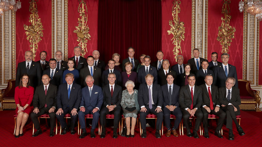 Групповое фото лидеров НАТО на&nbsp;приеме в&nbsp;Букингемском дворце в&nbsp;рамках саммита глав государств и правительств стран НАТО по&nbsp;случаю 70-летия альянса
