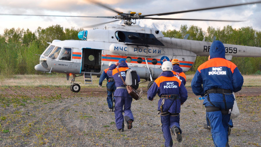 Вертолет со спасателями вылетел к Ключевскому вулкану на Камчатке, где погибли 6 туристов