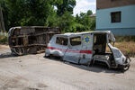 Автомобиль скорой помощи на одной из улиц Лисичанска, июль 2022 года
