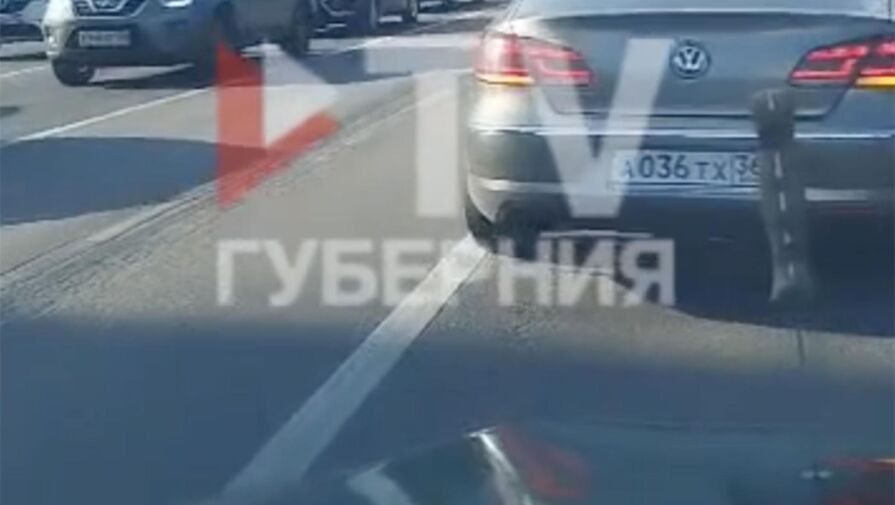 Автомобилист вонзил нож в машину глухонемого водителя в Воронеже