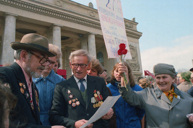 9 мая 1985 г. Встреча ветеранов в парке культуры и отдыха имени М. Горького.