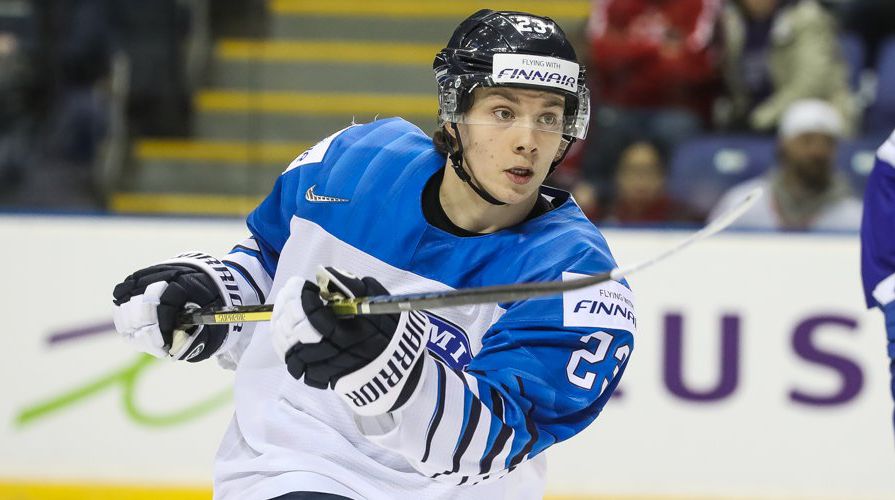 Нападающий молодежной сборной Финляндии по хоккею Линус Нюман