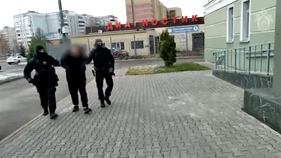 СК показал видео с задержанными по делу о пожаре в костромском клубе