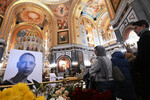 Люди на церемонии прощания с народной артисткой СССР Инной Чуриковой в храме Христа Спасителя, 17 января 2023 года