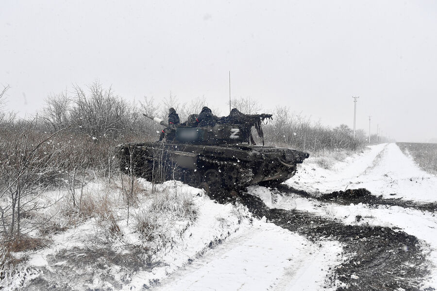 Боевая работа танка Т-72 вооруженных сил РФ в южном секторе специальной военной операции, февраль 2023 года