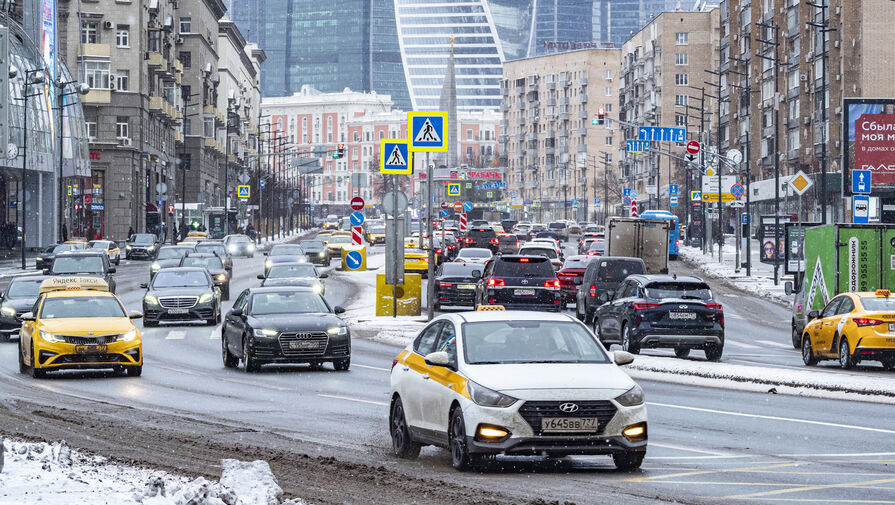 Водителям в Москве рекомендовали скорее бросать автомобили