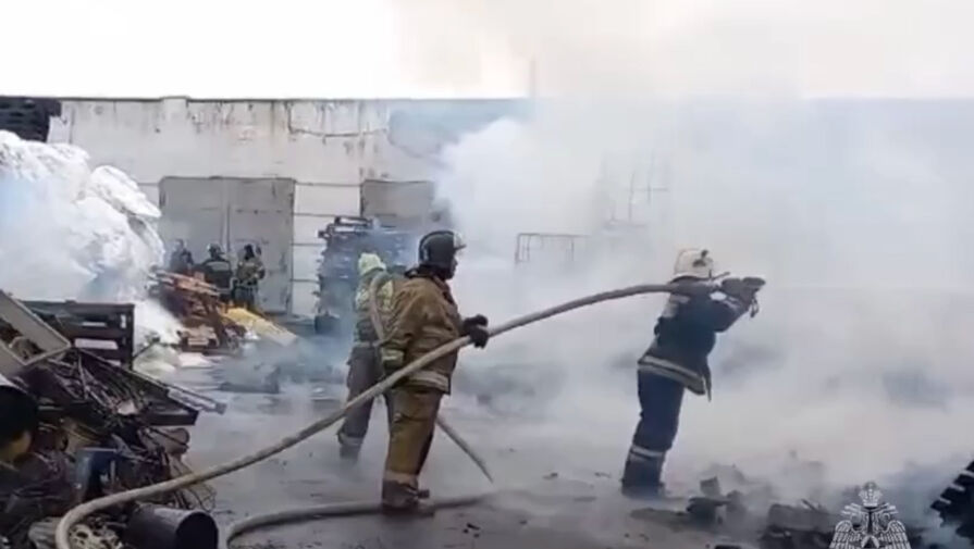 Пожар на заводе полимерных изделий в Ростовской области потушили