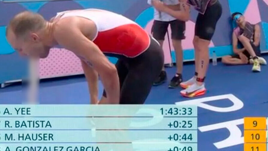 Триатлониста вырвало после финиша заплыва на Олимпиаде-2024