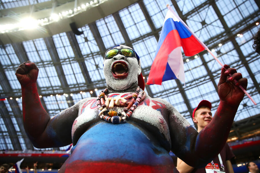 Болельщик празднует победу сборной России после матча 1/8 финала чемпионата мира по&nbsp;футболу FIFA 2018&nbsp;между&nbsp;сборными Испании и России на&nbsp;стадионе «Лужники» в&nbsp;Москве, Россия, 1&nbsp;июля 2018&nbsp;года 