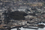 Вид на город Лахайна, почти полностью уничтоженный лесными пожарами, Гавайские острова, 10 августа 2023 года