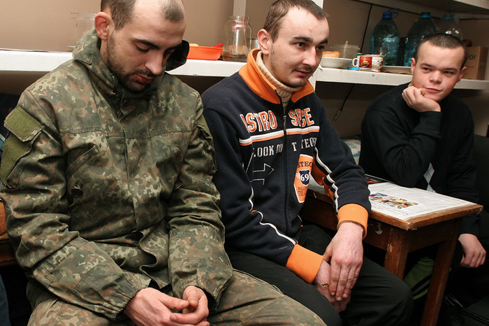 Украинские военнопленные в&nbsp;месте временного содержания в&nbsp;Донецке