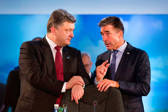 Петр Порошенко и бывший генеральный секретарь НАТО Андерс Фог Расмуссен