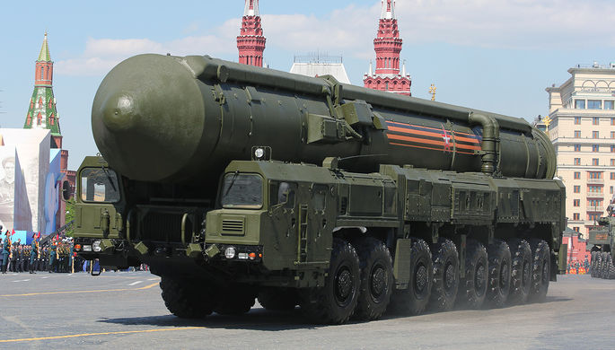 Транспортно-пусковая установка комплекса РС-24 «Ярс» на Красной площади во время...