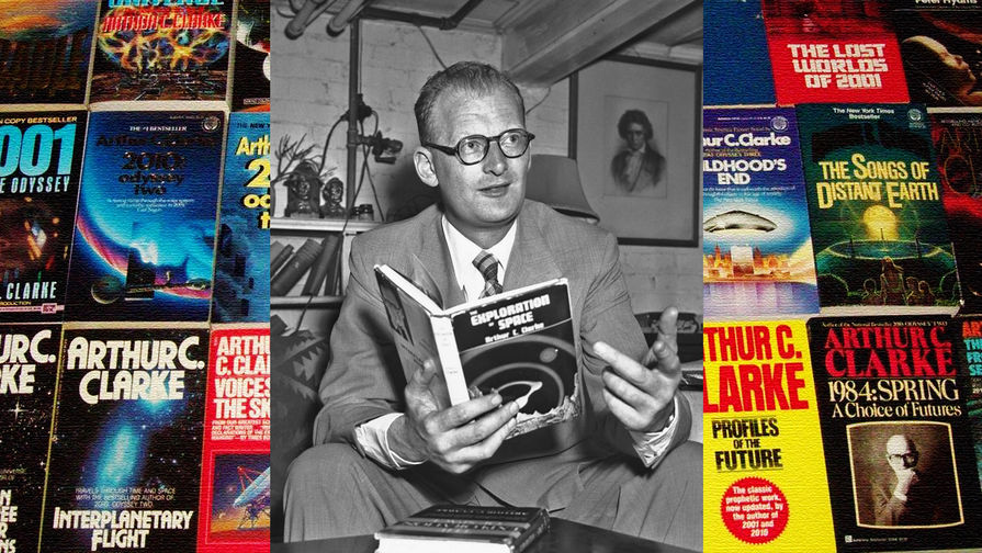 Писатель Артур Чарльз Кларк у себя дома в Вашингтоне в 1952 году и некоторые из его книг, коллаж «Газеты.Ru»