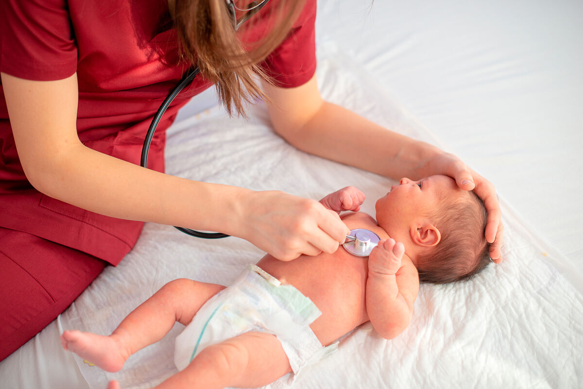Аллергия у новорожденных: симптомы, лечение и советы