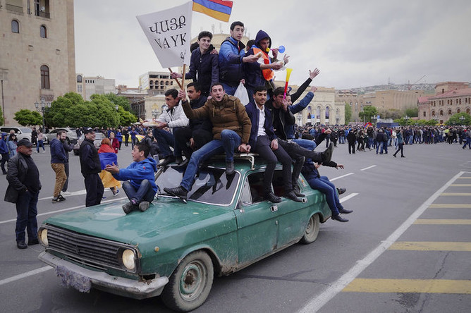 Акция протеста на площади Республики в Ереване, 21 апреля 2018 года