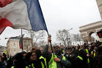 Протесты «желтых жилетов» против повышения цен на топливо, Париж, Франция, 8 декабря 2018 года