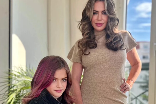 Сиськи дөрекі секс Жыныстық қатынас алаяқтығы туралы бейнені қараңыз.