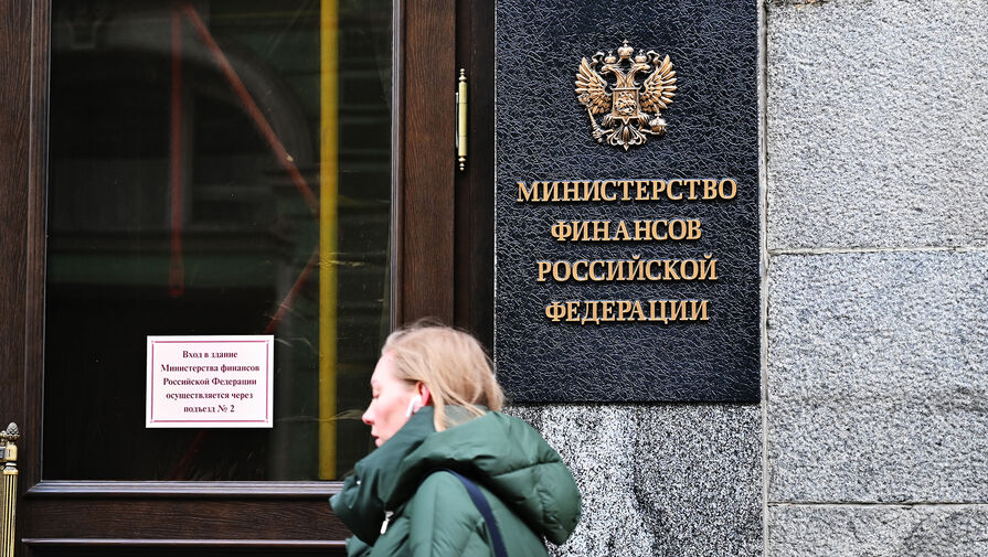 Минфин России направил 2,4 трлн рублей из ФНБ на финансирование дефицита бюджета страны