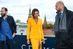 Рэйф Файнс, Наоми Харрис и Дэйв Батиста на фотосессии в Москве