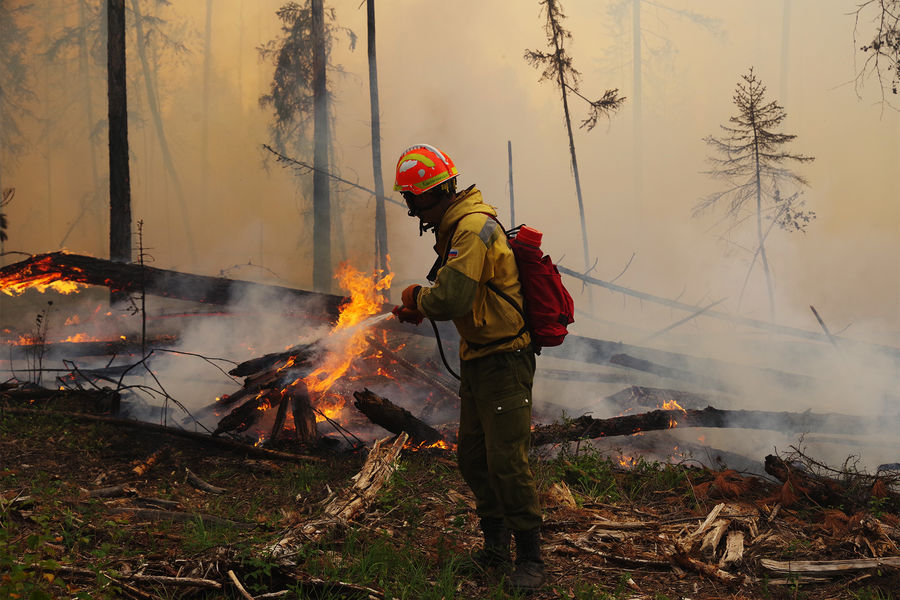 Во время ликвидации лесного пожара в Якутии, 2021 год