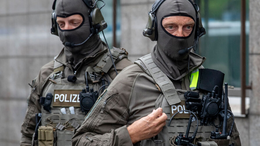 В Германии спецназ обыскивает школу после сообщений о возможной угрозе