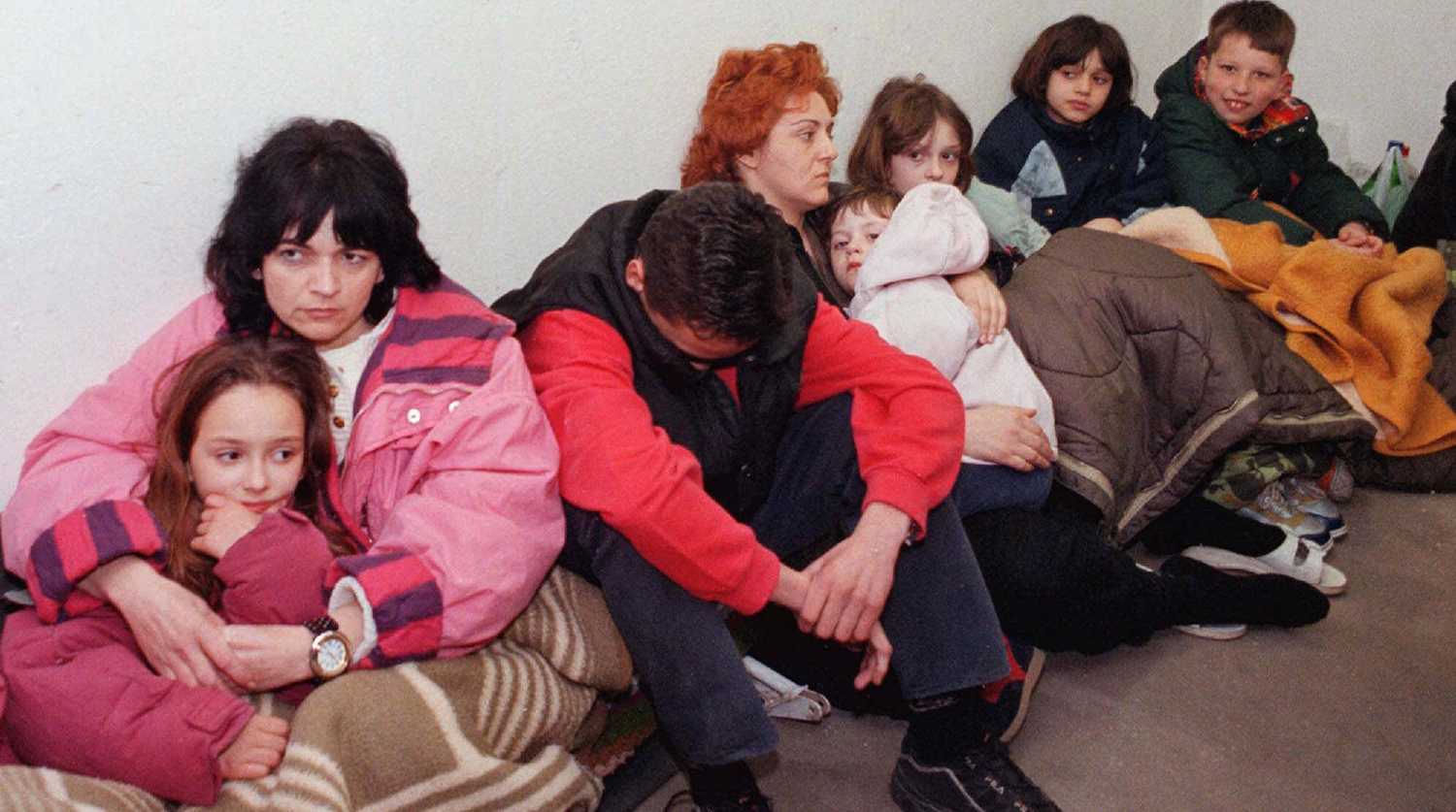 Жители Белграда в бомбоубежище, 24 марта 1999 года