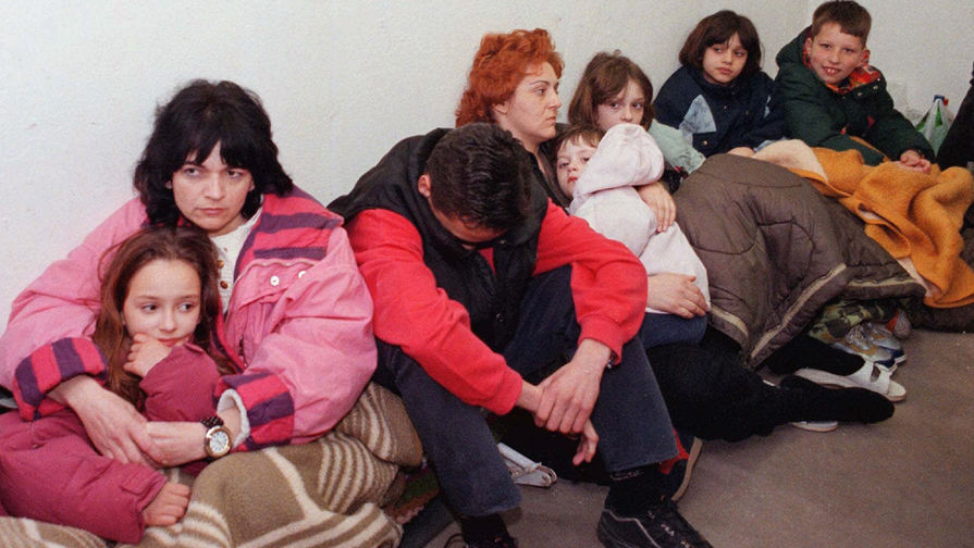 Дети 1999 года. Белград дети в подвале 1999. Сирена в Белграде 1999.