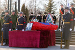 Прощание с сержантом Ильнуром Сибгатуллиным на площади монумента Победы в Нижнекамске, Республика Татарстан