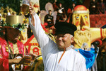 Мэр Москвы Юрий Лужков на 2-м Большом московском фестивале пива в Лужниках, 2000 год