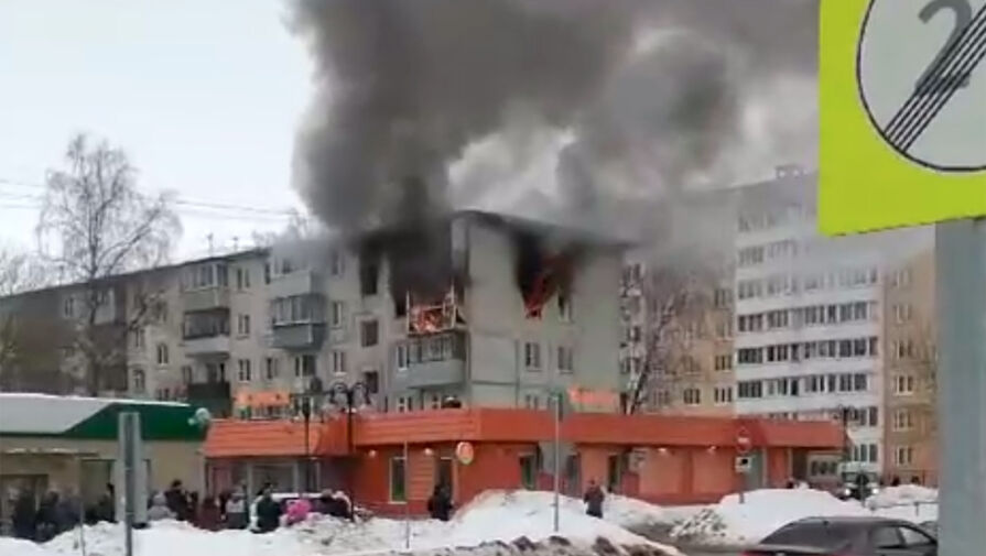Мощный пожар произошел в жилом доме в Серпухове после взрыва