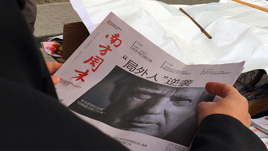 Китайская газета с изображением избранного президента США Дональда Трампа под заголовком «Контратака аутсайдера», Пекин, 10 ноября 2016 года